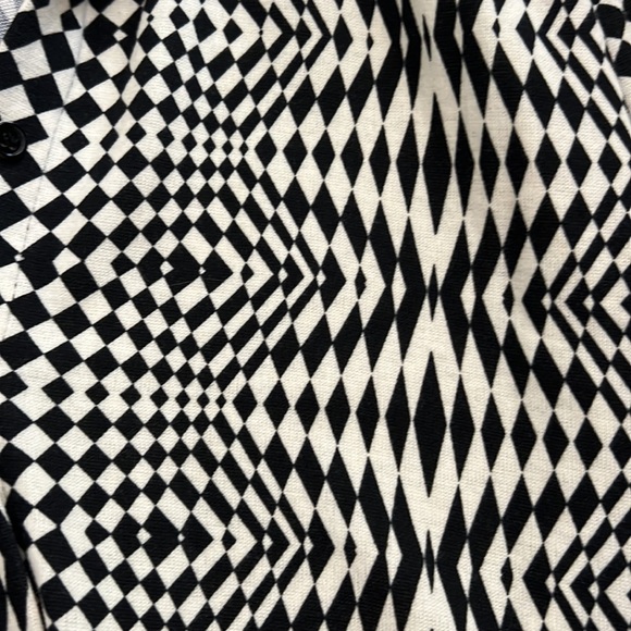 Black and white patterned long sleeve w/ collar - Picture 3 of 4